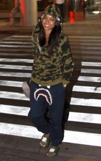 Karrueche Tran feet photo thumbnail