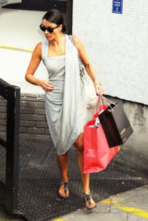 Melanie Sykes feet photo thumbnail