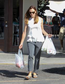 Jennifer Garner feet photo thumbnail