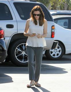 Jennifer Garner feet photo thumbnail