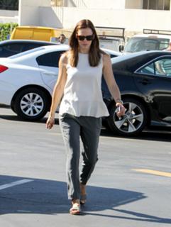 Jennifer Garner feet photo thumbnail
