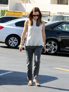 Jennifer Garner feet photo thumbnail