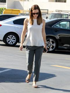 Jennifer Garner feet photo thumbnail