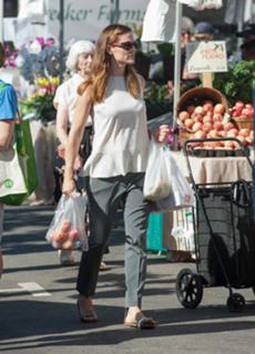 Jennifer Garner feet photo thumbnail