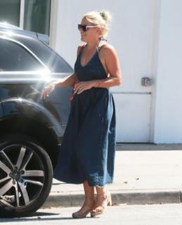 Busy Philipps feet photo thumbnail