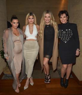 Khloé Kardashian feet photo thumbnail