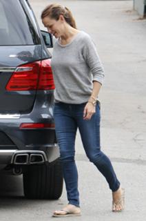 Jennifer Garner feet photo thumbnail