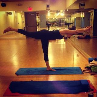 Jordin Sparks feet photo thumbnail