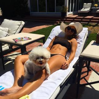 Maria Menounos feet photo thumbnail