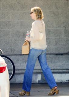 Kirsten Dunst feet photo thumbnail