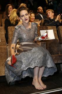 Kristen Stewart feet photo thumbnail