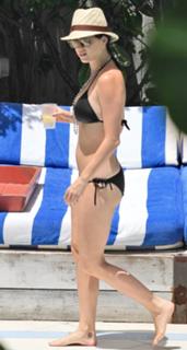 Katy Perry feet photo thumbnail