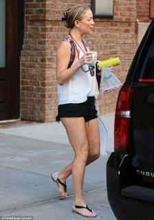 Kate Hudson feet photo thumbnail