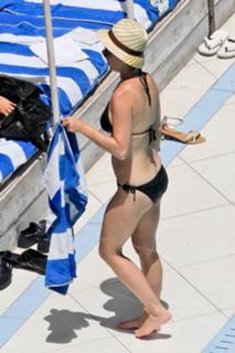 Katy Perry feet photo thumbnail