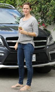 Jennifer Garner feet photo thumbnail