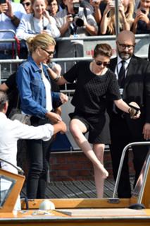 Kristen Stewart feet photo thumbnail