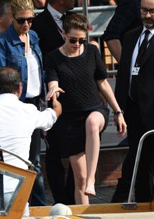 Kristen Stewart feet photo thumbnail