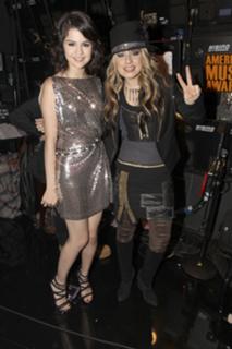 Selena Gomez feet photo thumbnail
