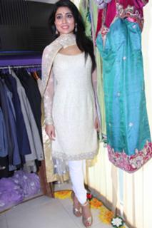 Shriya Saran feet photo thumbnail