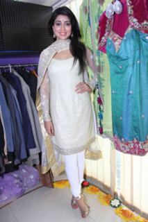 Shriya Saran feet photo thumbnail