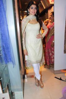 Shriya Saran feet photo thumbnail