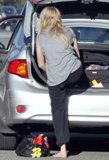 Amanda Seyfried feet photo thumbnail