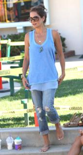 Brooke Burke feet photo thumbnail