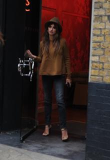 Penélope Cruz feet photo thumbnail