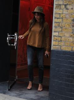 Penélope Cruz feet photo thumbnail