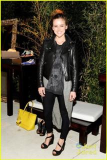 Jessica Stroup feet photo thumbnail