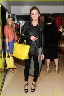 Jessica Stroup feet photo thumbnail