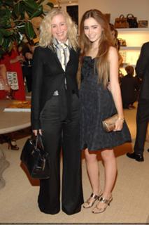 Lily Collins feet photo thumbnail