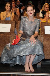 Kristen Stewart feet photo thumbnail