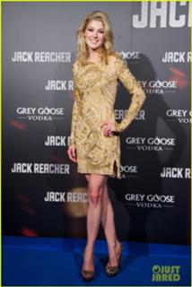 Rosamund Pike feet photo thumbnail