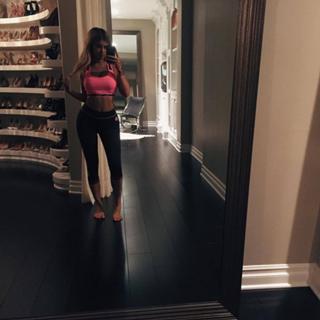 Kylie Jenner feet photo thumbnail