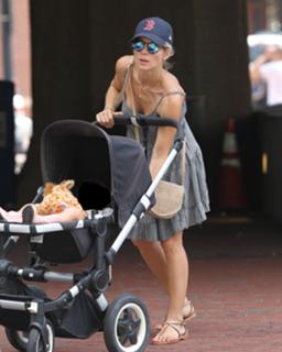 Elsa Pataky feet photo thumbnail