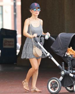 Elsa Pataky feet photo thumbnail