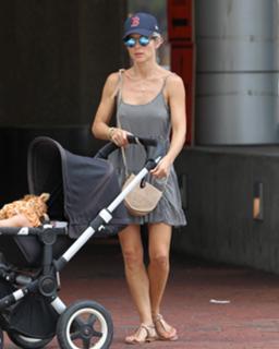Elsa Pataky feet photo thumbnail