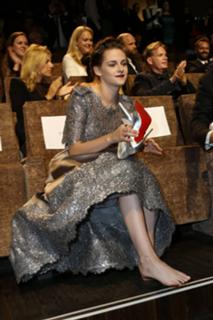 Kristen Stewart feet photo thumbnail