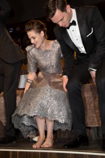 Kristen Stewart feet photo thumbnail
