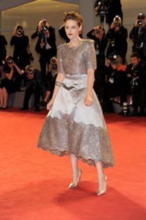 Kristen Stewart feet photo thumbnail