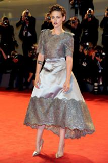 Kristen Stewart feet photo thumbnail