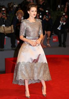 Kristen Stewart feet photo thumbnail