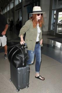 Julianne Moore feet photo thumbnail
