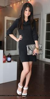 Selena Gomez feet photo thumbnail
