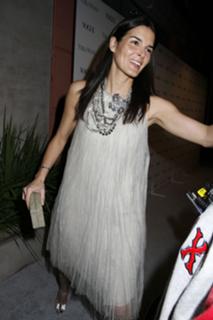 Angie Harmon feet photo thumbnail