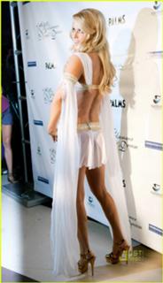 Jenny McCarthy-Wahlberg feet photo thumbnail