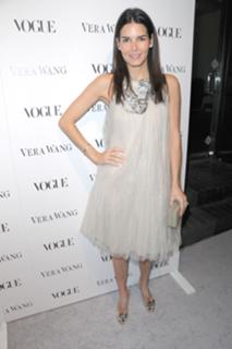 Angie Harmon feet photo thumbnail
