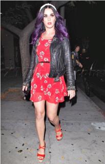 Katy Perry feet photo thumbnail