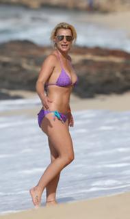 Britney Spears feet photo thumbnail